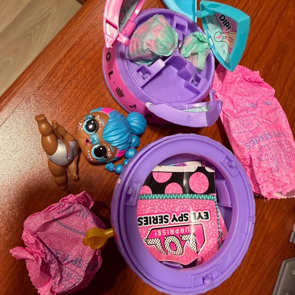 L.O.L. Surprise! Eye Spy Series Doll Glowin’ Galaxy